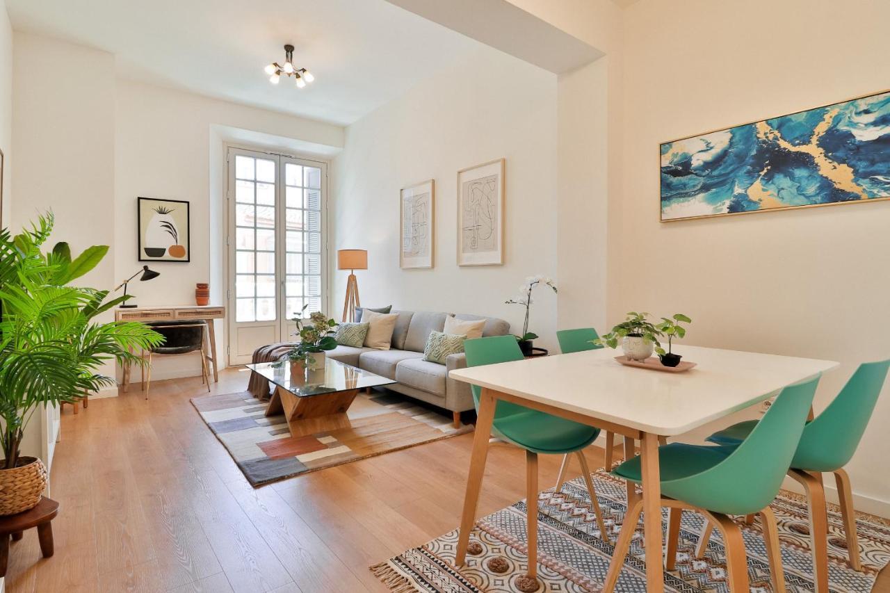 C74 - Marvelous 3 Bedroom Apartment In Historical Malaga Luaran gambar