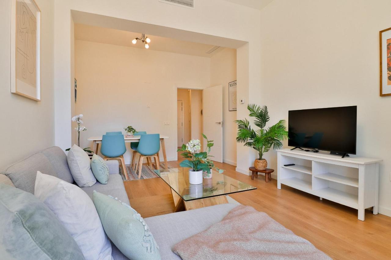 C74 - Marvelous 3 Bedroom Apartment In Historical Malaga Luaran gambar